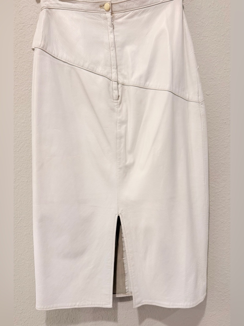 Vintage Vakko Cream Leather Pencil Skirt, Ruched Waist, Quiet Luxury. Old Money - Picture 8 of 17